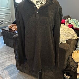 Van Heusen Men's Dark Gray Crewneck Shirt